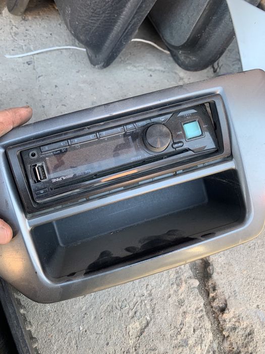 Продам магнитолы оригинал три штуки