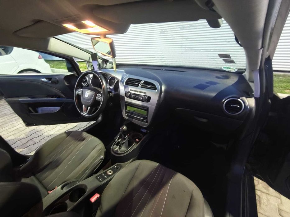 SEAT Leon 2011 — imagine 3