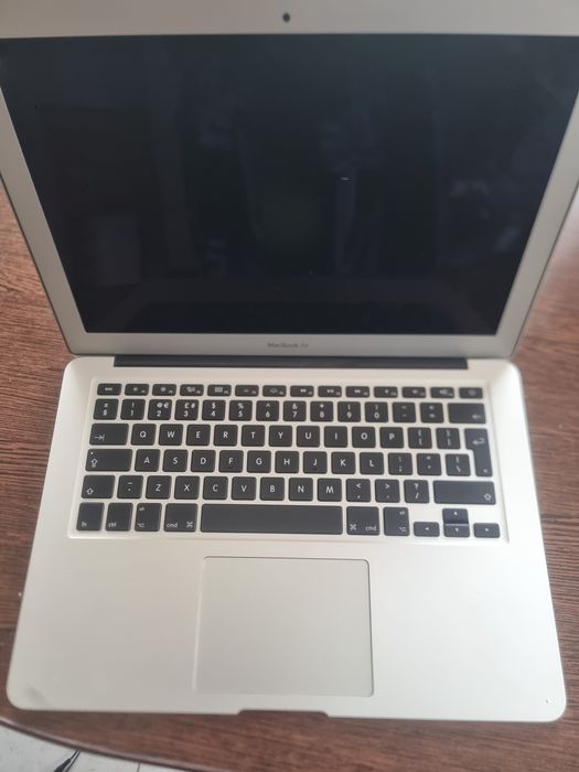 Macbook air 13" nu porneste pentru piese