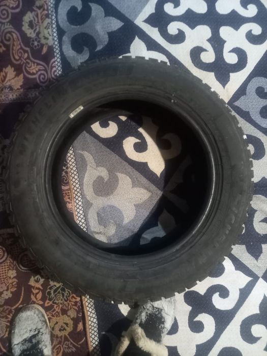 Продам зимние шины с шипами