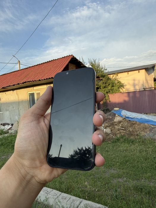 Продам комплект: Asus Zenbook 14 + iPhone 13.