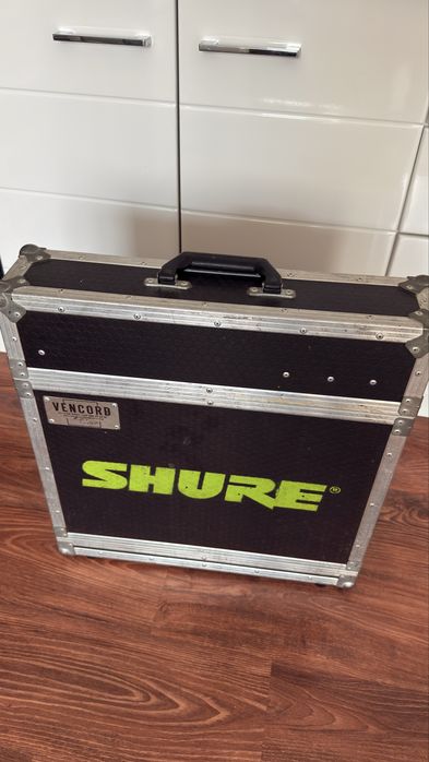 Придавам Shure UR2