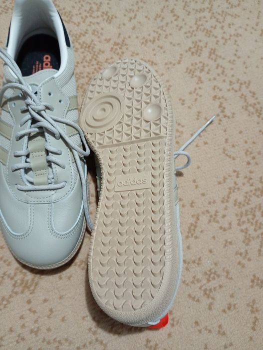 Pantofi sport Adidas noi