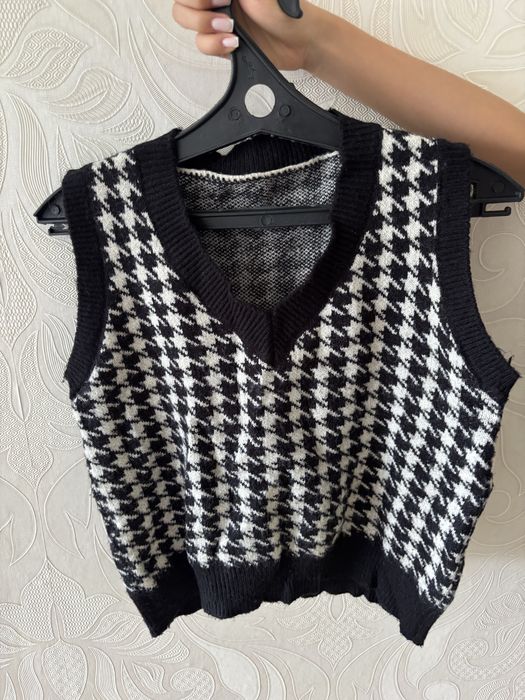 Одежда (жилеты).