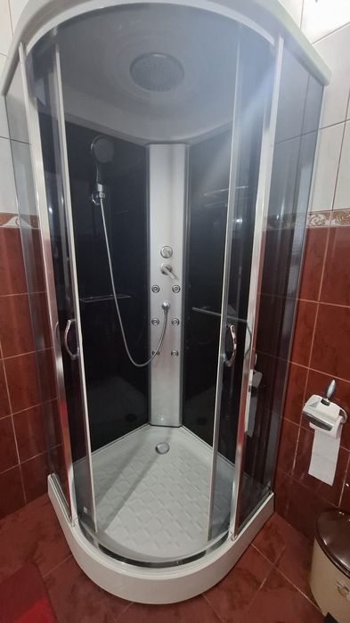 Cabina de dus cu hidromasaj