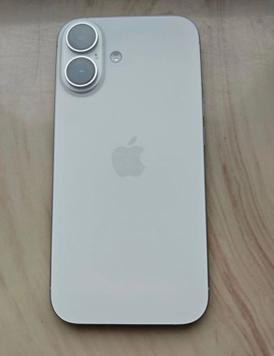 Iphone 16 alb 256gb impecabil 3800 lei