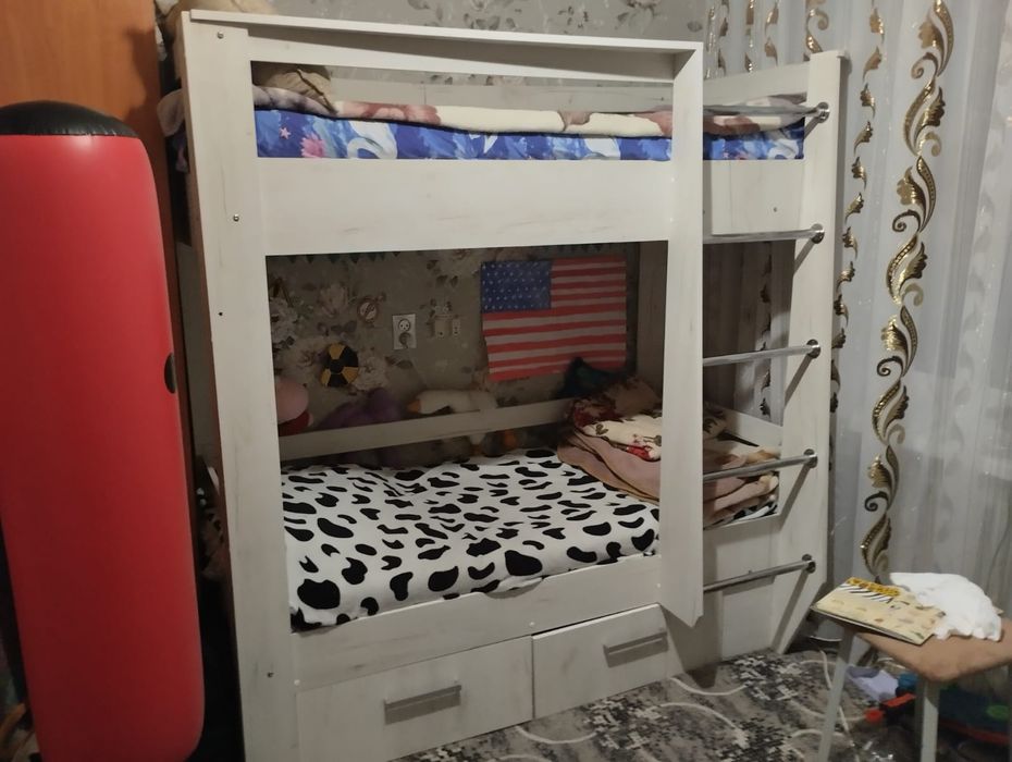 Продам двуярусную кровать