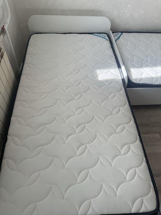 Продам 2 кроватки с матрасом
