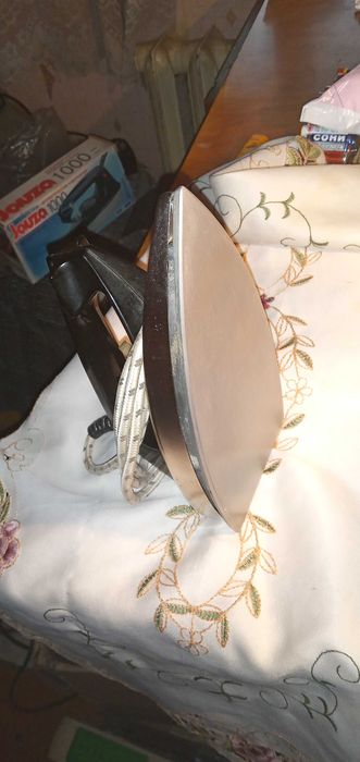 Продам советский утюг  4000 тенге.