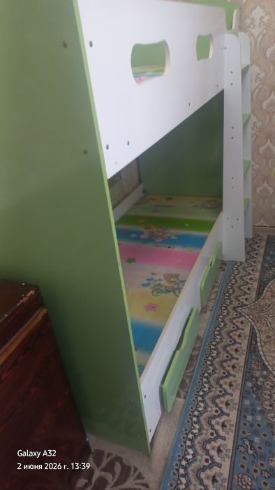 Детский кроват двух этаж