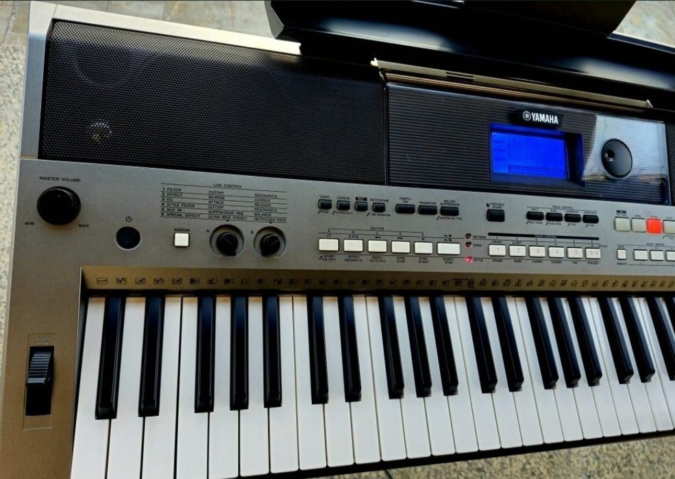 Vând orga Yamaha Psr E 443 cu USB