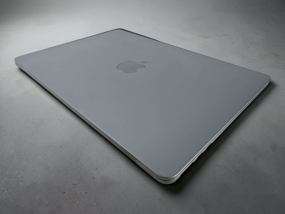 MacBook Air M3 13.6” M3 16RAM 256GB Space Gray 96% Battery!