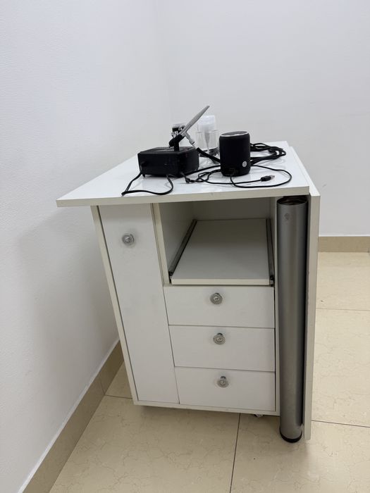 Стол маникюрный и для детских комнат