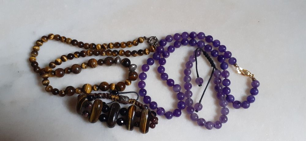 Două seturi din piatră naturală