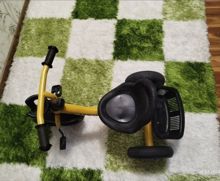 Bolalar velosipedi sotiladi