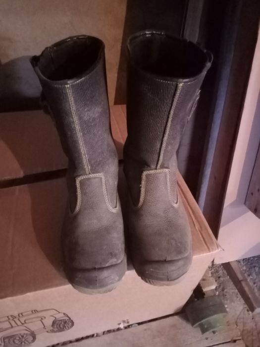 Продам спец обувь