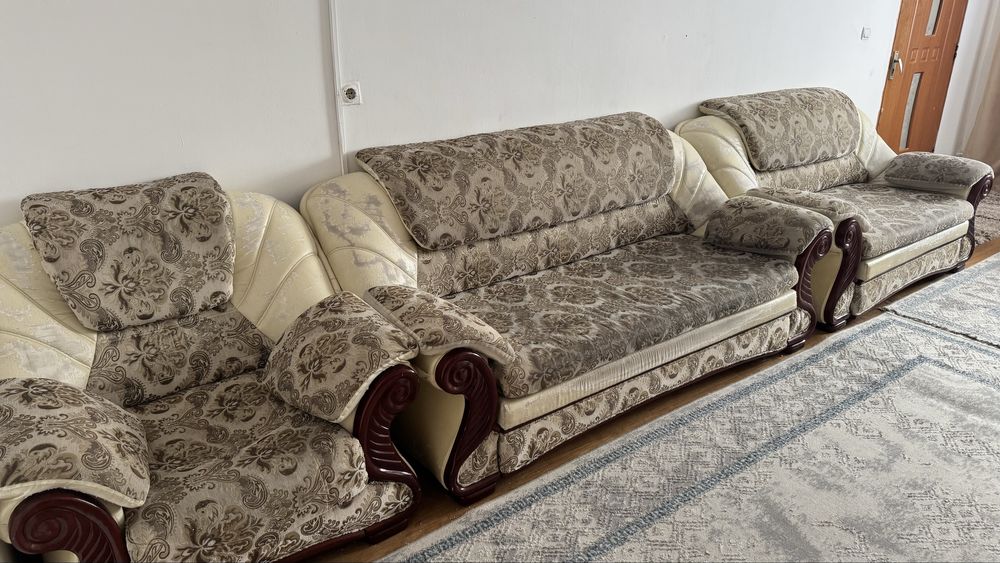 Диван с креслом в гостиную