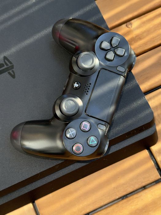 PlayStation 4 Slim ( PS4 )