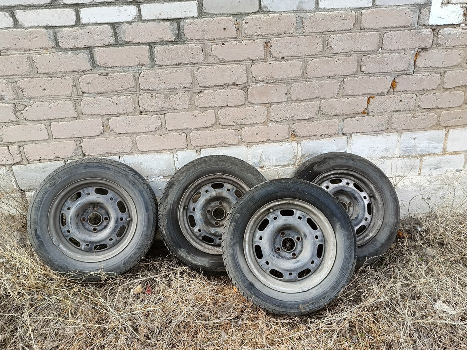 Продам резину летнюю  комплект