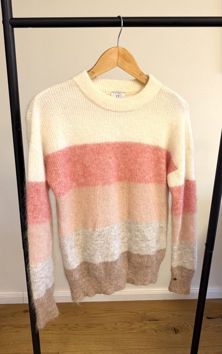 Urban Pioneers пуловер в пастелни цветове вълна и мохер