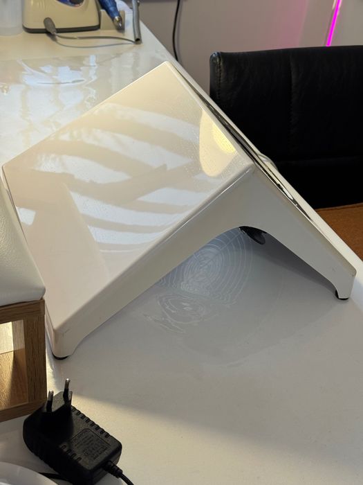 Продам пылесос для маникюра