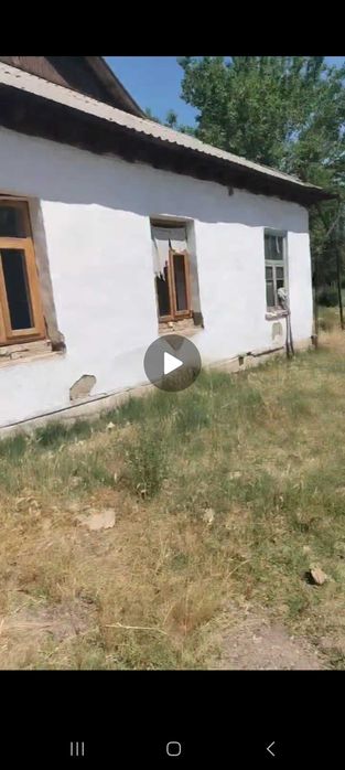 40 sotix yer maydoniga ega uy sotiladi