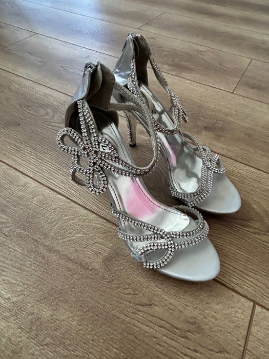 Продавам чисто нови токчета