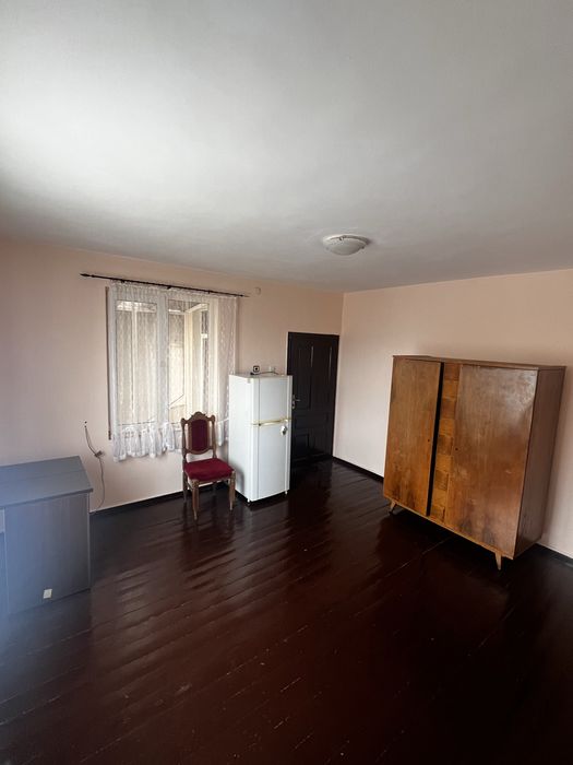 Дава се под наем стая в село Бусманци