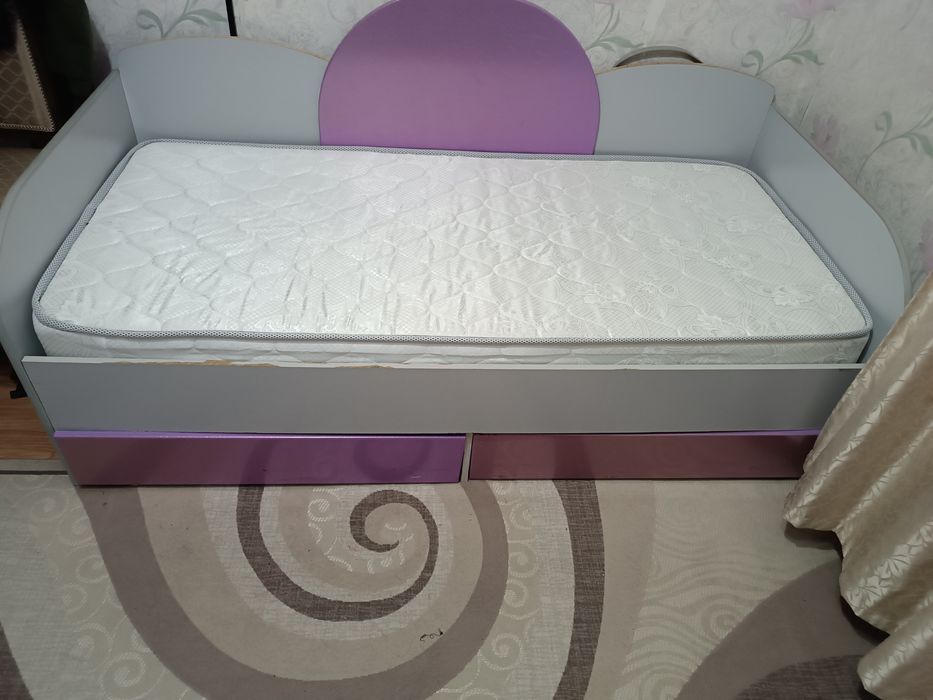 Детская кровать с матрасом