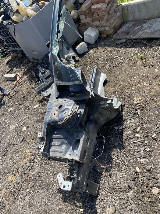 Lonjeron dreapta stanga aripa interioara dreapta stanga stalp Megane 3