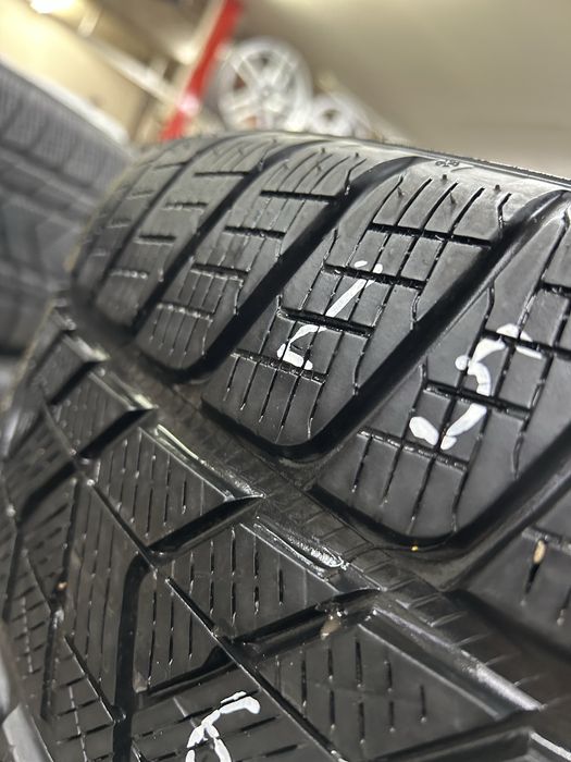 Гуми 255/45/20 Pirelli 4 бр Зимни Дот 3422
