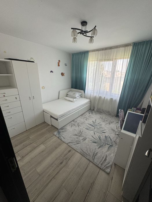 Inchiriez apartament cu 3 camere Alexandru Cel Bun