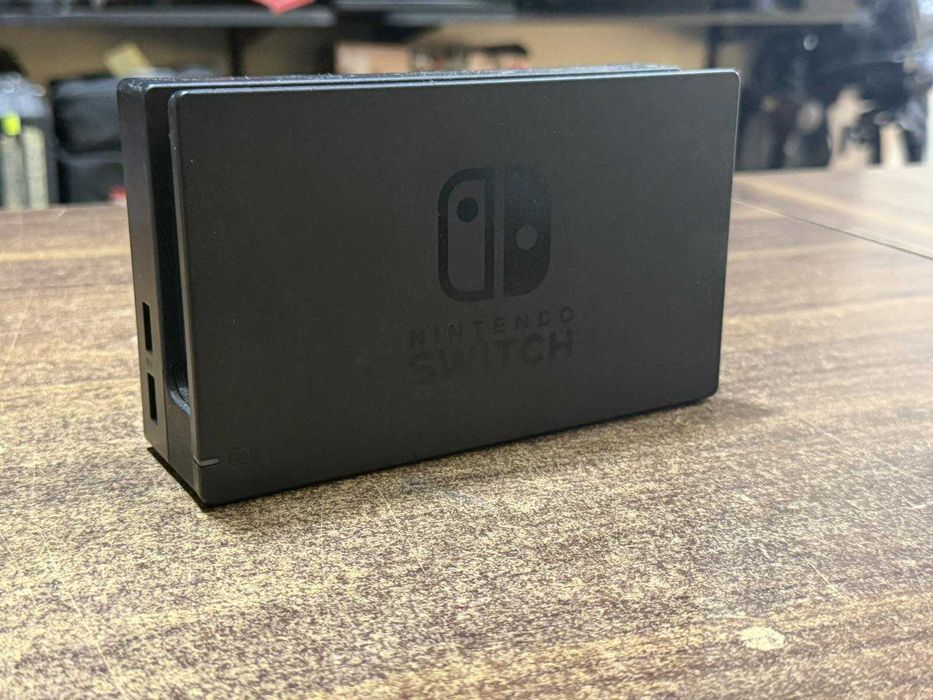Конзола Nintendo Switch + игри и компоненти