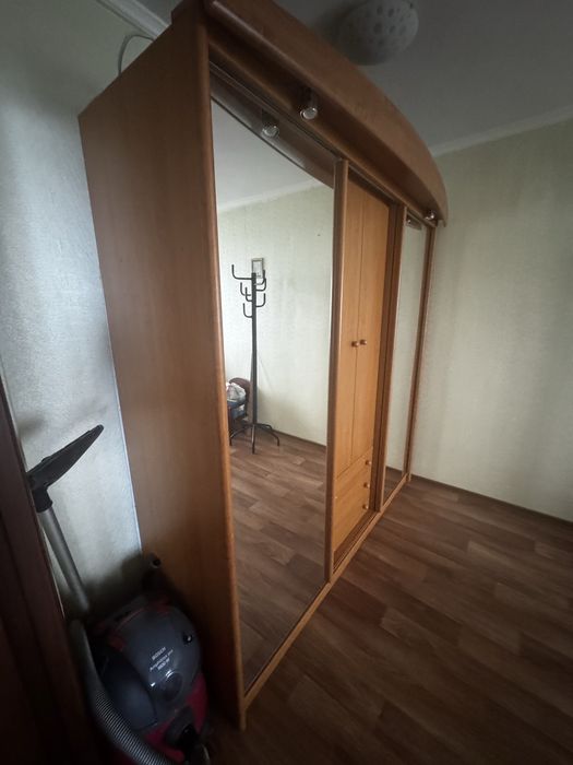 Шкафы и диваны для дома.