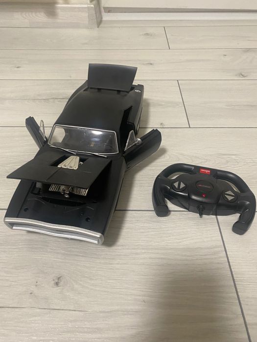 Кола Ферари и чарджър