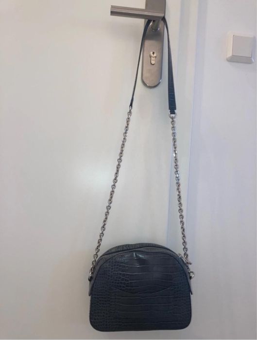 Женская сумкочка с длинной ручкой .