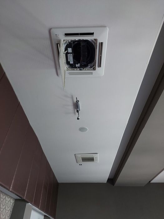 Instalam aparate de aer conditionat.