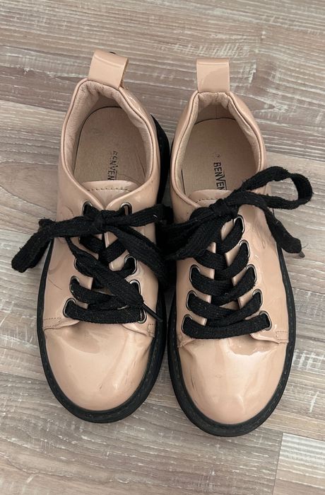 Pantofi Lace Up copii Benvenuti Nude din piele lăcuită