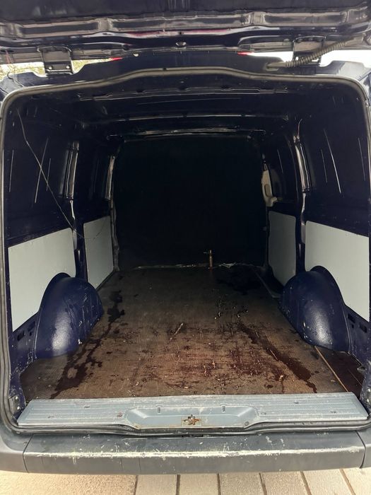 Mersedes Vito sotiladi