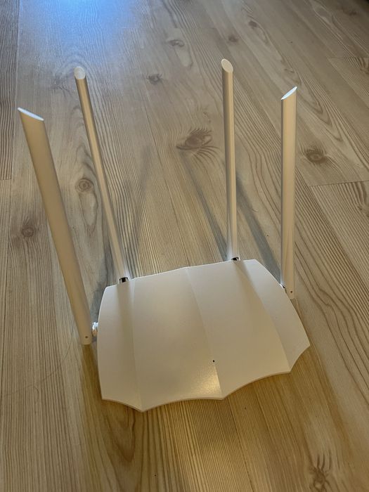 Router Wireless TENDA AC6 AC1200, Dual-Band 300 + 867 Mbps, negru