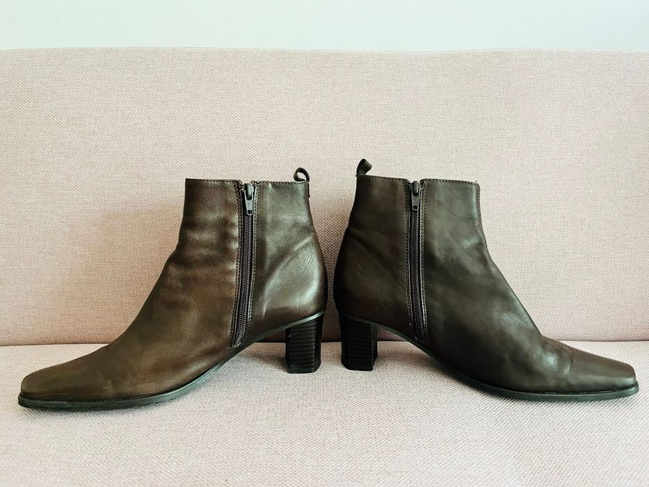 Botine vintage maro din piele naturala cu toc si varf patrat