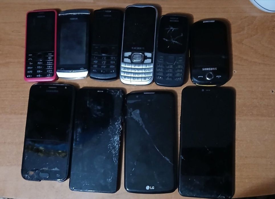 Продам  телефоны на запчасти