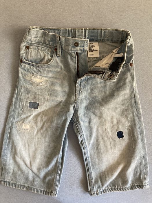 Pantaloni scurti m 116