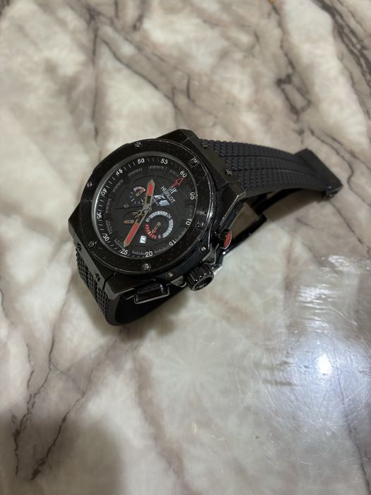 Часовник “Hublot”-с  механичен  хронограф