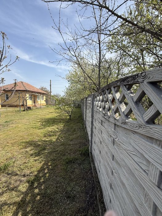 Teren intravilan 1.090mp – 15-20 ml deschidere – toate utilitățile – ideal pentru casă sau investiție. Construcție existentă. La 10 minute de Craiova