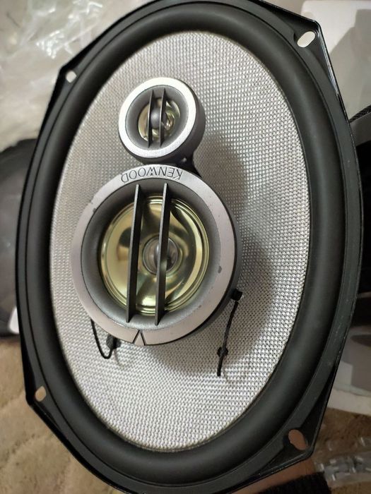 Продам Kenwood 320w 6x9 размер новый
