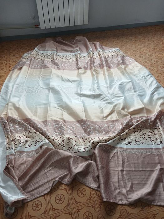 Отдам даром шторы и ковер 2на3 за шоколадку