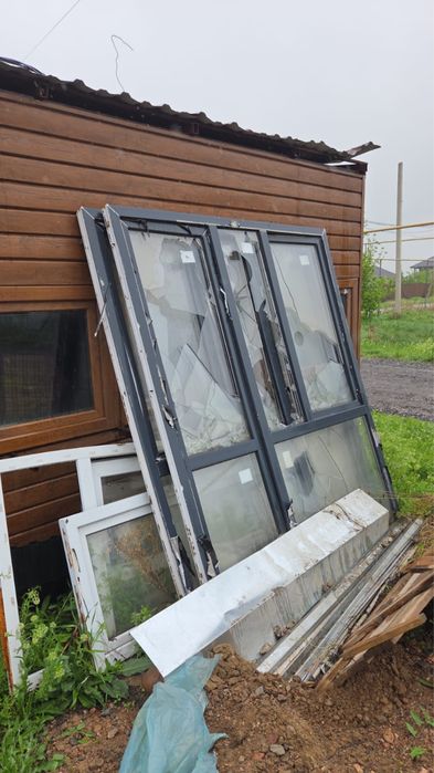 Пластик терезелер срочно сатылады!