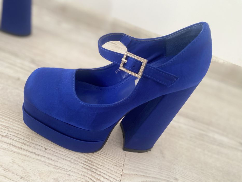 Pantofi toc patrat