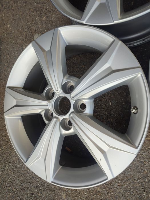 17" оригинални алуминиеви джанти за Toyota Chr,Corolla,Auris, Avencis.